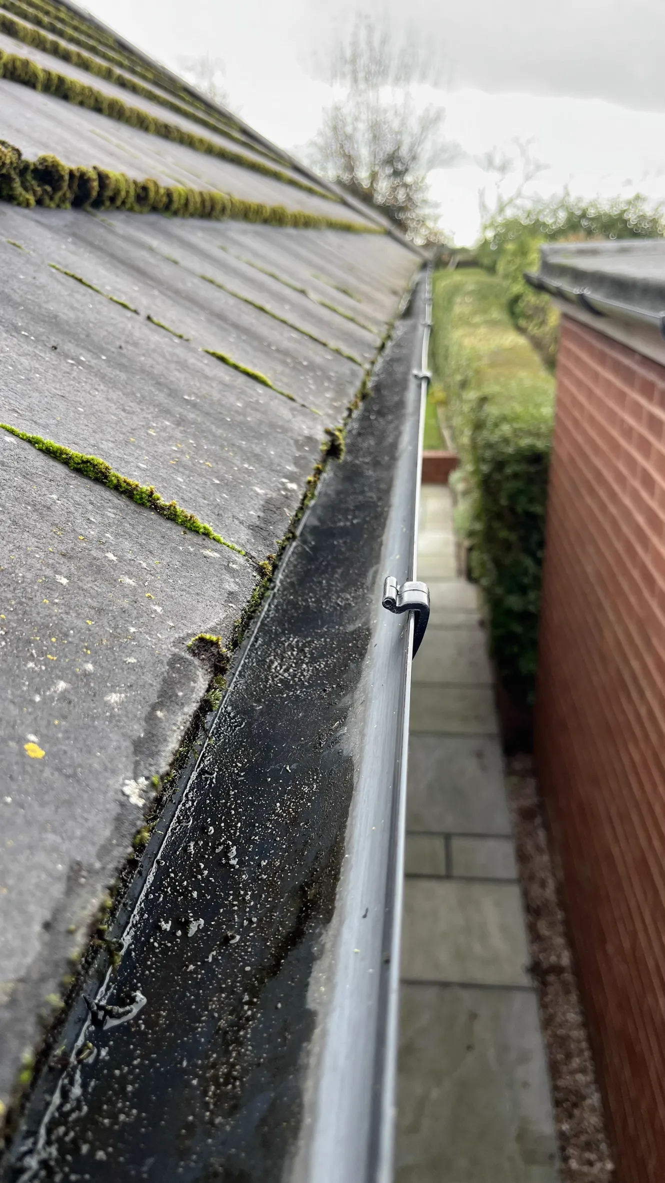 Gutter after vacuum cleaning