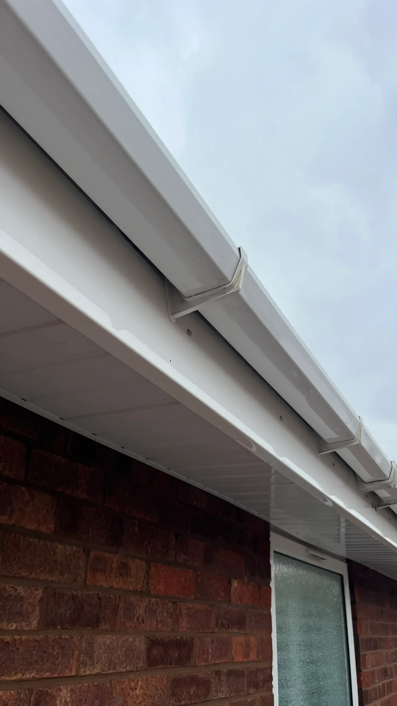 Fascia and gutter after cleaning